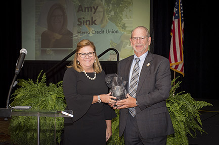 Amy-Sink_Award-presentation