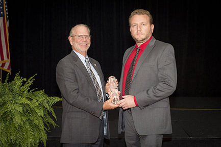 Mike-Wiggington_Award-presentation Mike-Wiggington_Award-presentation