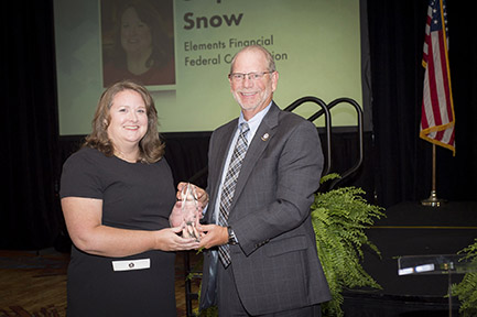 Stephanie-Snow_Award-presentation